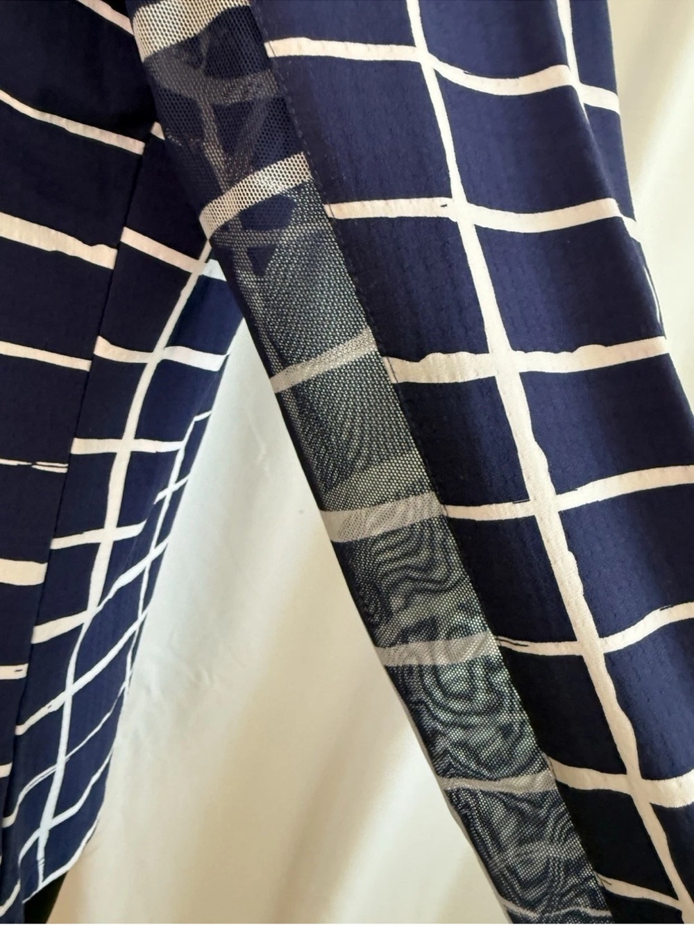 Ibkul Navy White Geometric Print Long Sleeve SPF Top - size Medium - Picture 4 of 6